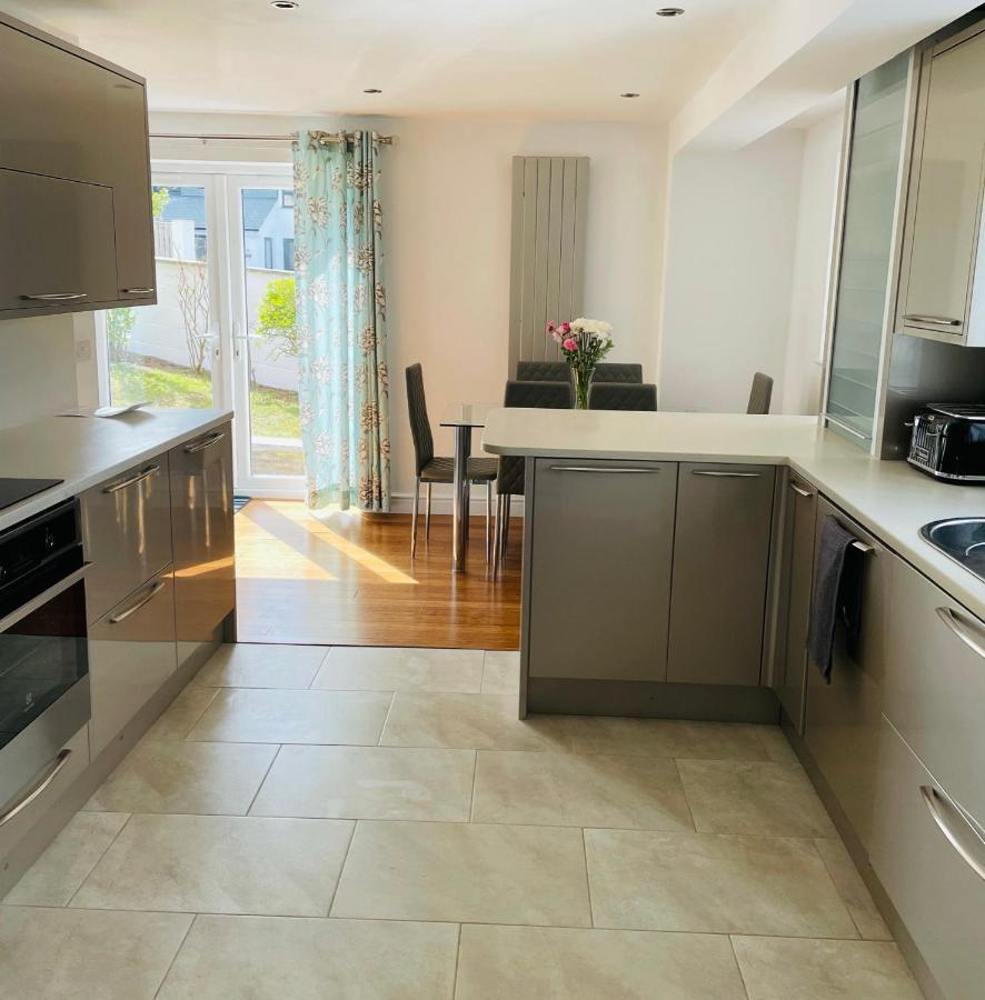 Sunny Corner, Padstow. Spacious 3 Bedrooms, 2.5 Bathrooms, Parking, Garden. Екстериор снимка