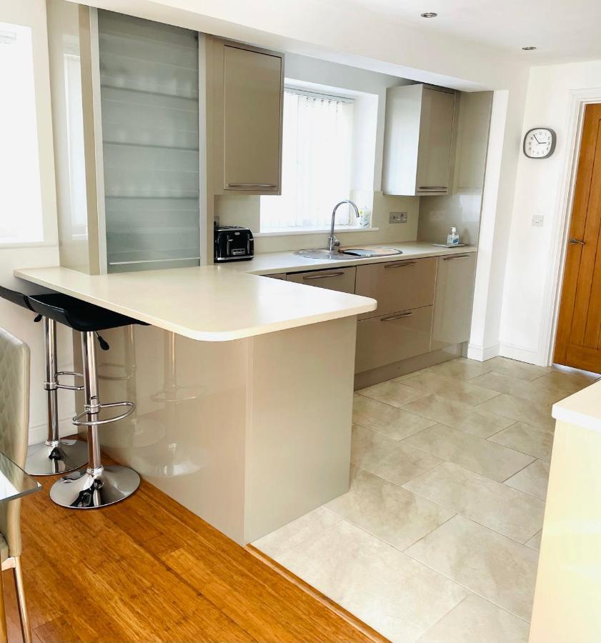 Sunny Corner, Padstow. Spacious 3 Bedrooms, 2.5 Bathrooms, Parking, Garden. Екстериор снимка
