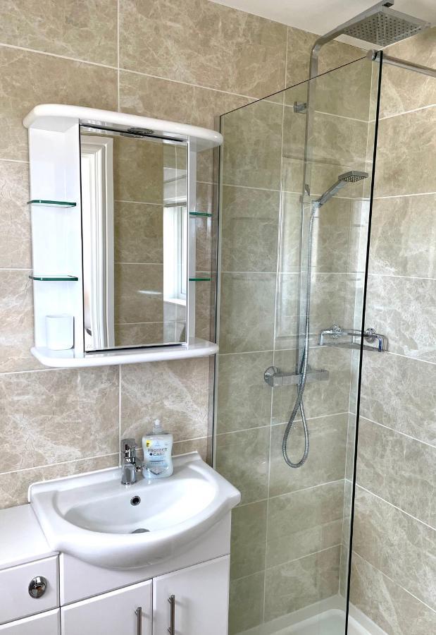 Sunny Corner, Padstow. Spacious 3 Bedrooms, 2.5 Bathrooms, Parking, Garden. Екстериор снимка