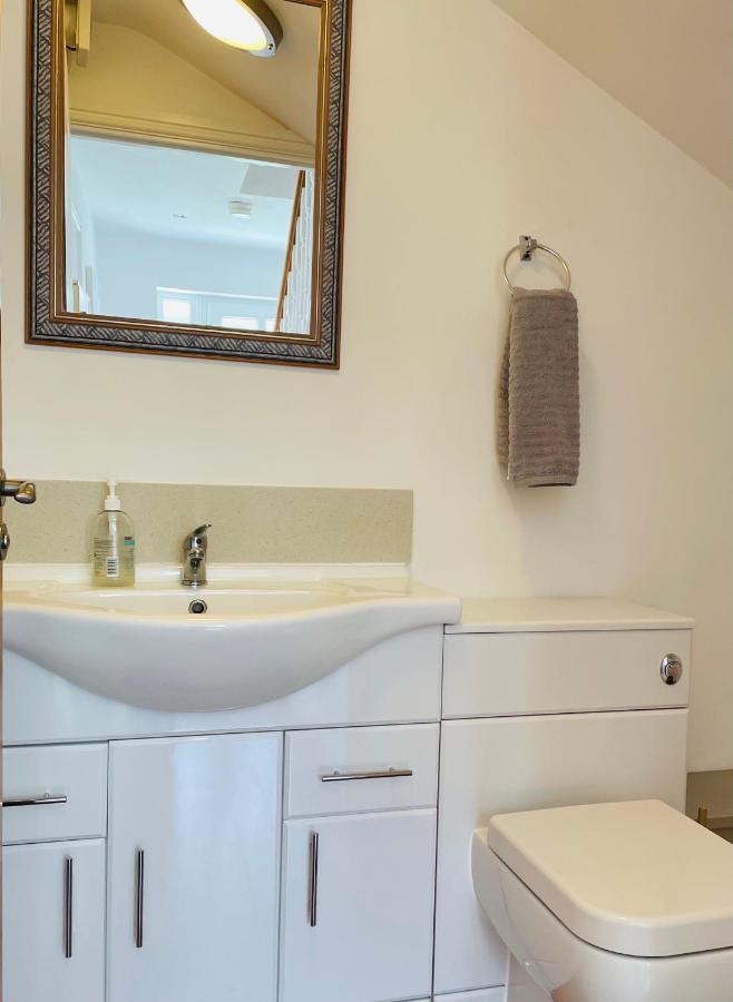 Sunny Corner, Padstow. Spacious 3 Bedrooms, 2.5 Bathrooms, Parking, Garden. Екстериор снимка